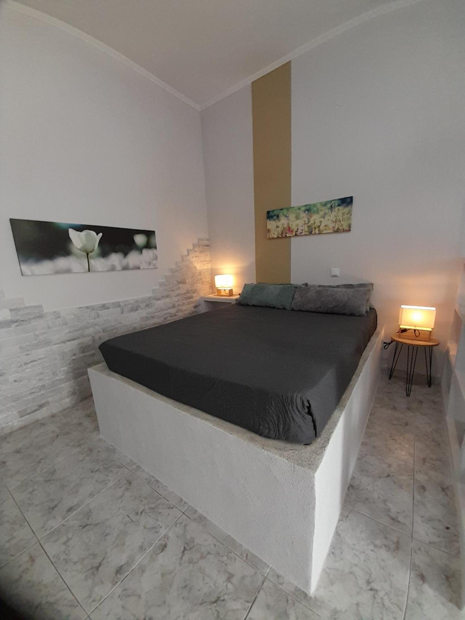 Overhill Apartments Adamas Bagian luar foto